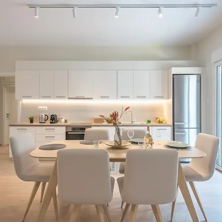 Stylish 2Bdr Apt By The Acropolis-3